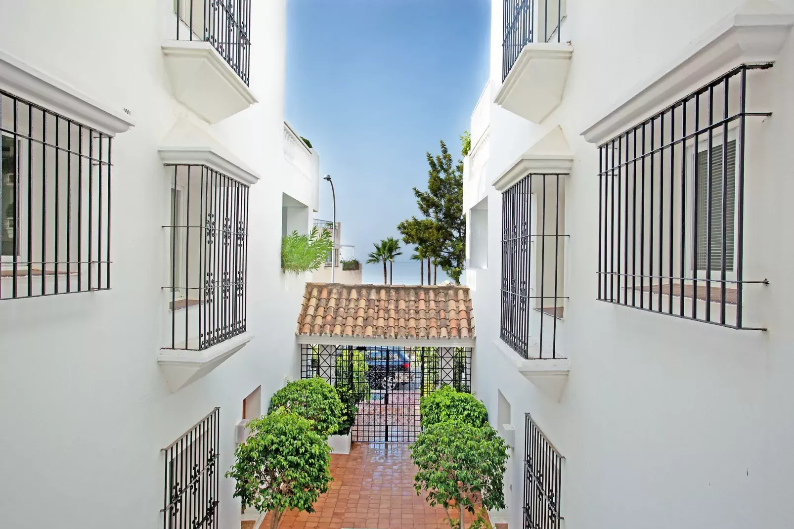 White Pearl beach Elviria H1-Uitzicht zomer