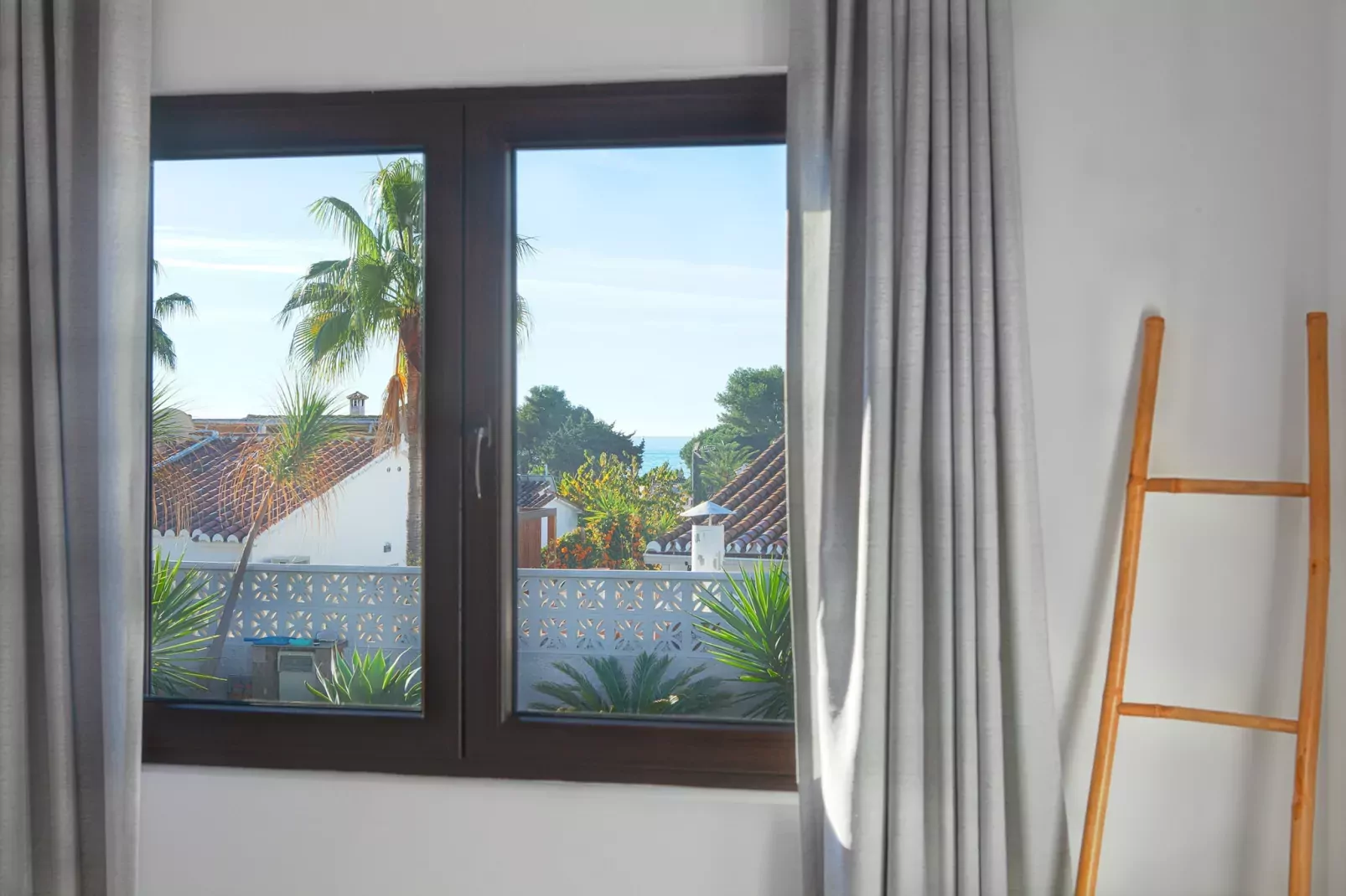 Modern Villa close to Costabella beach-Uitzicht zomer