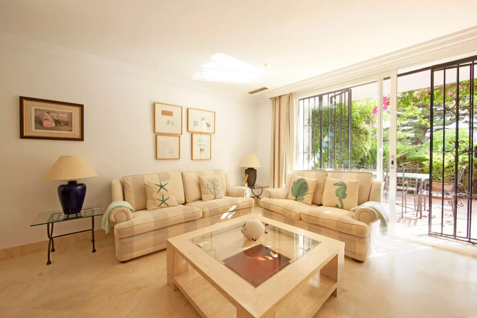 White Pearl Beach J4-Woonkamer