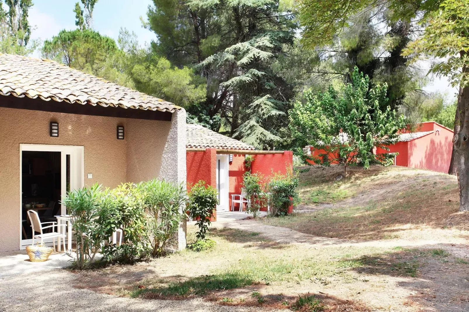 Le village Camarguais Les Gardians 6-Buitenkant zomer