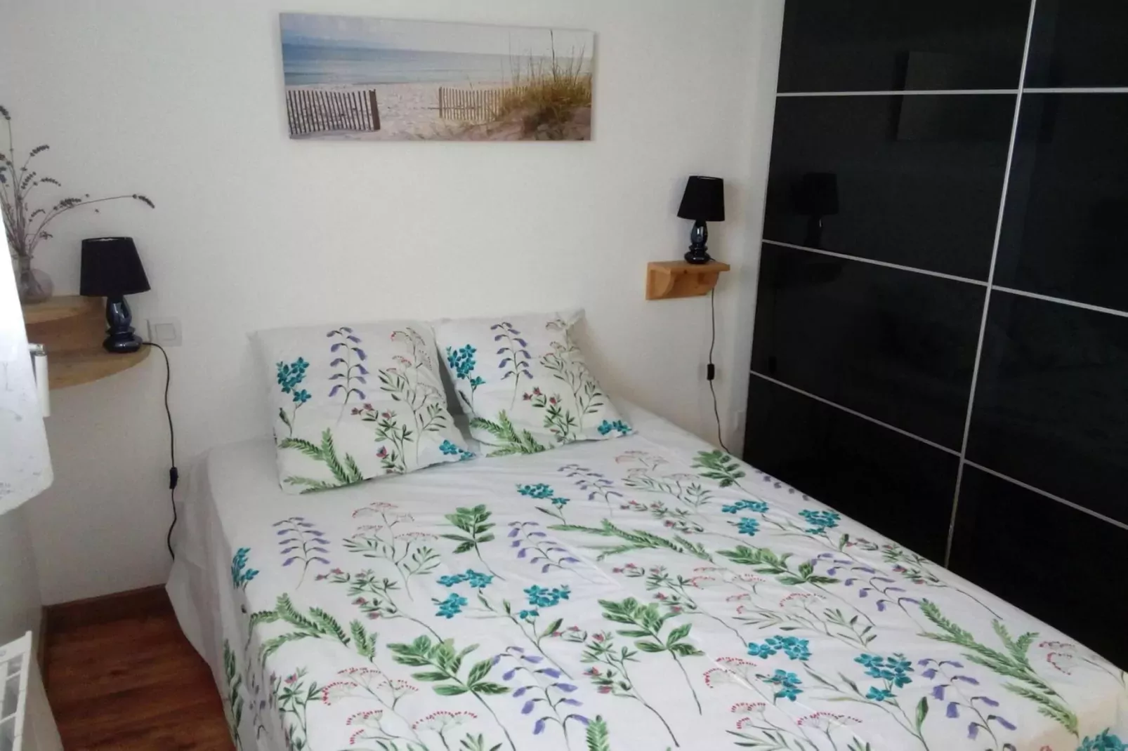 Pretty holiday home in palm garden near coast Pleubian-Slaapkamer