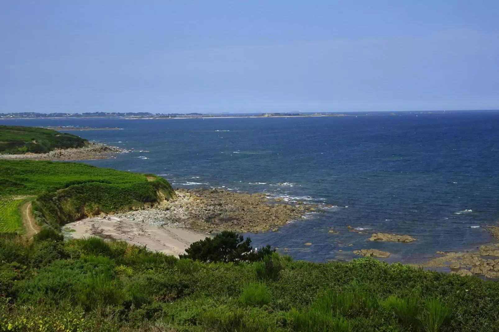 Pretty holiday home in palm garden near coast Pleubian-Gebieden zomer 1km