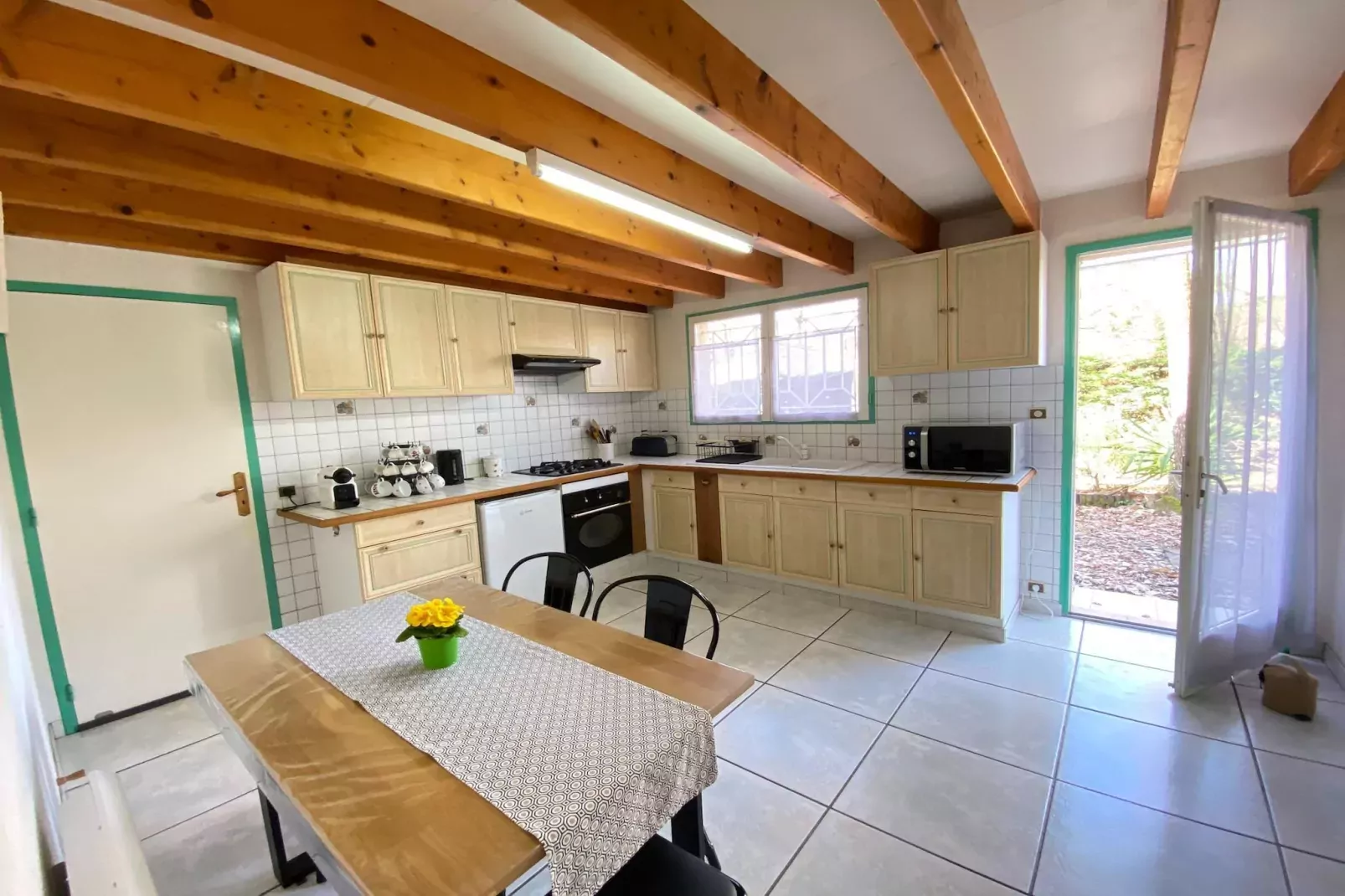 Holiday home Grayan-et-l'Hôpital-Eetkamer