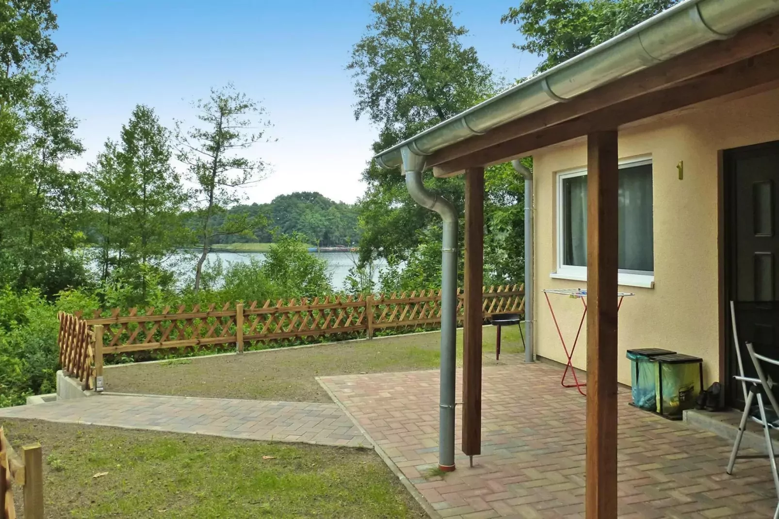 Bungalow deluxe 48 qm-Buitenkant zomer