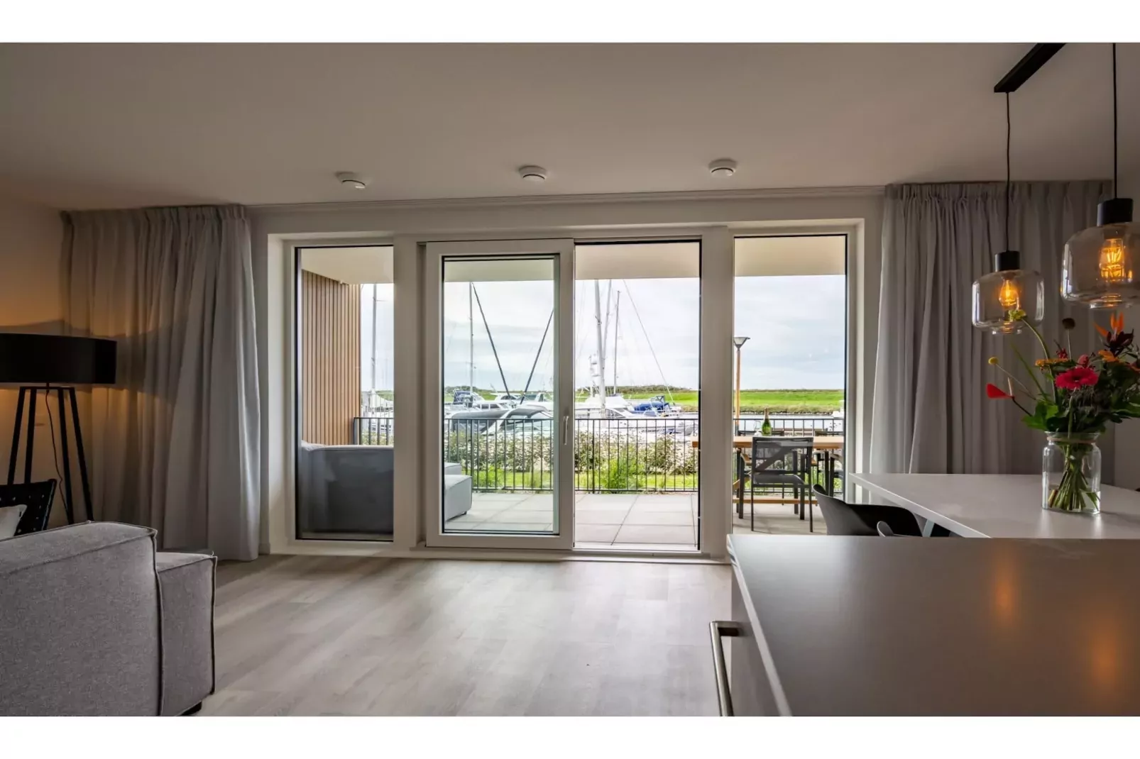 Harbour Loft 1E Résidence Marina havenzicht-Woonkamer