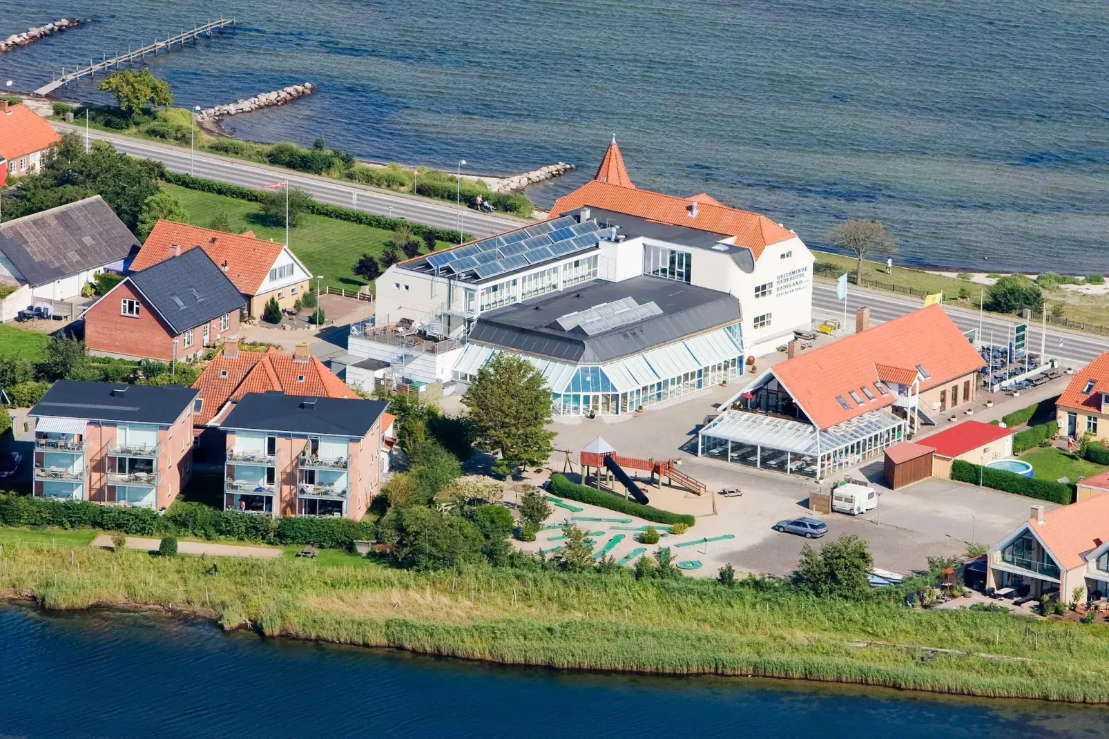1 room w/seaview-Buitenlucht