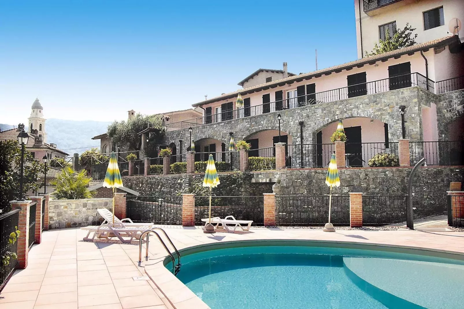 Agri-tourism Borgo Ameno Casanova Lerrone B4-Zwembad