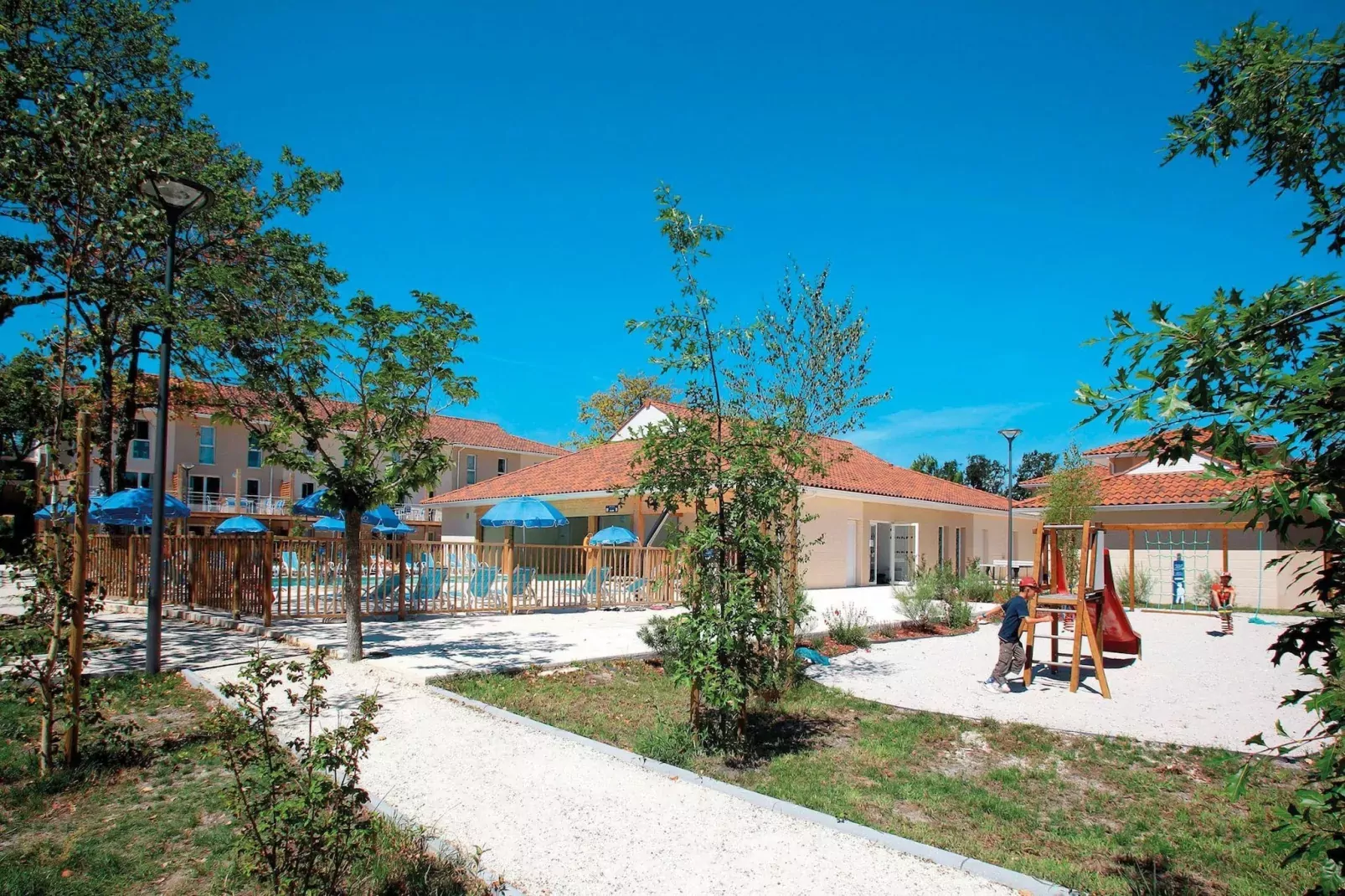 Résidence Le Petit Pont 4-Buitenkant zomer