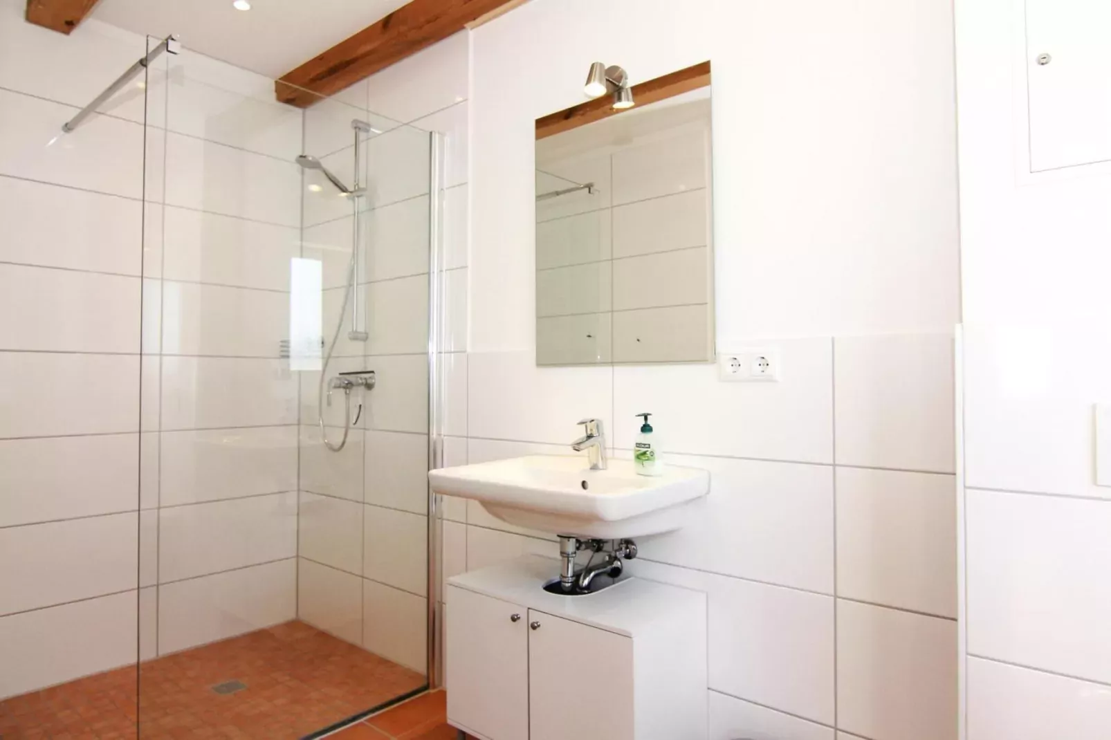 Appartement 4 rechts außen-Badkamer