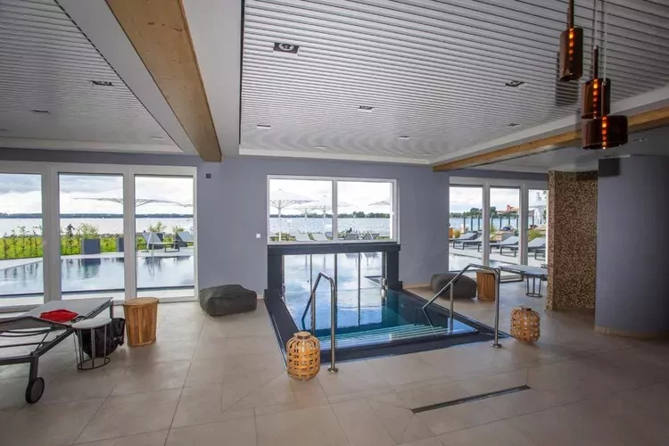 Apartments im MAREMÜRITZ Yachthafen Resort & Spa / Mare Grand Maisonette Suite 4 Personen-Zwembad