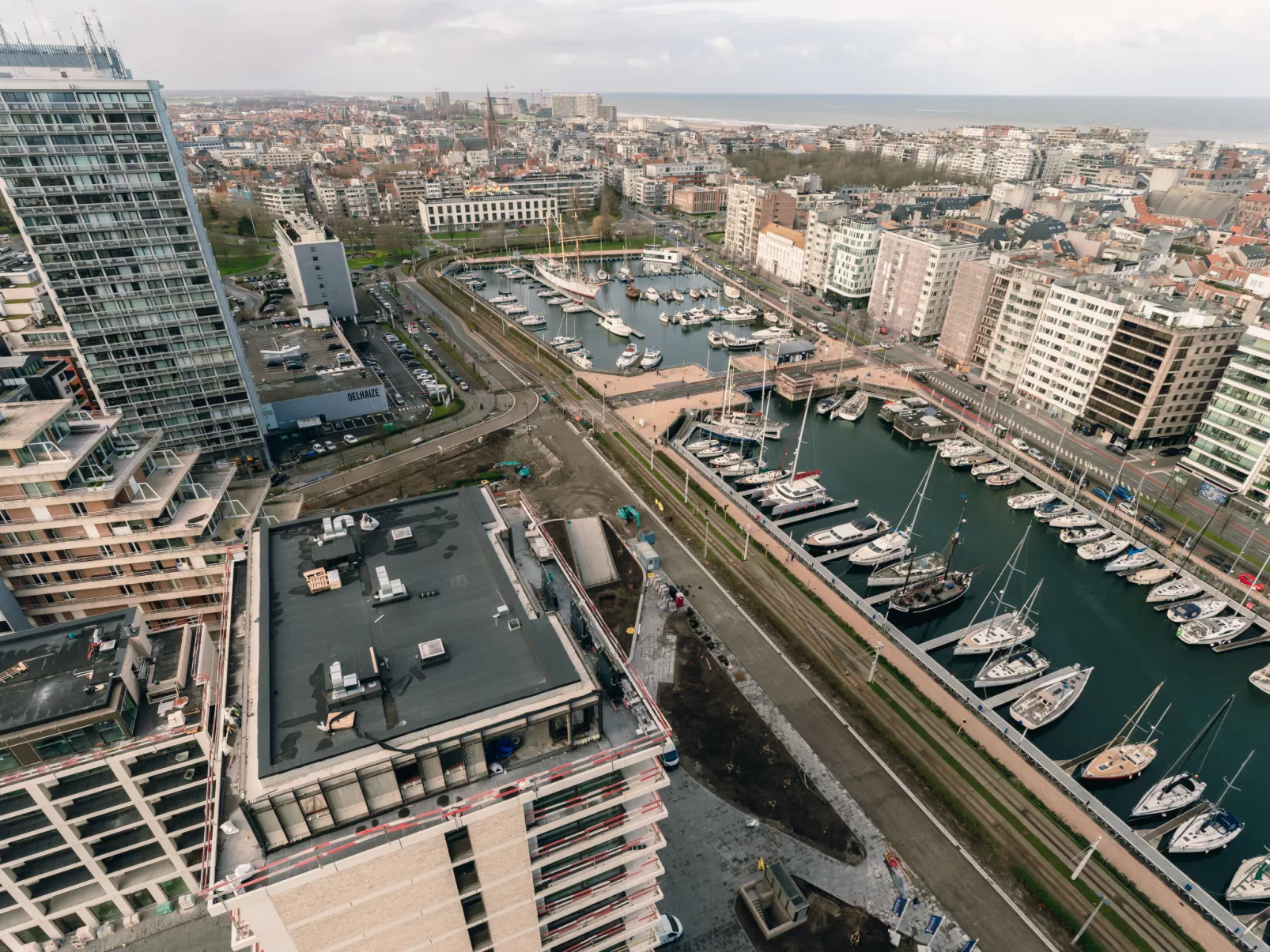 SKY Tower One-Buiten