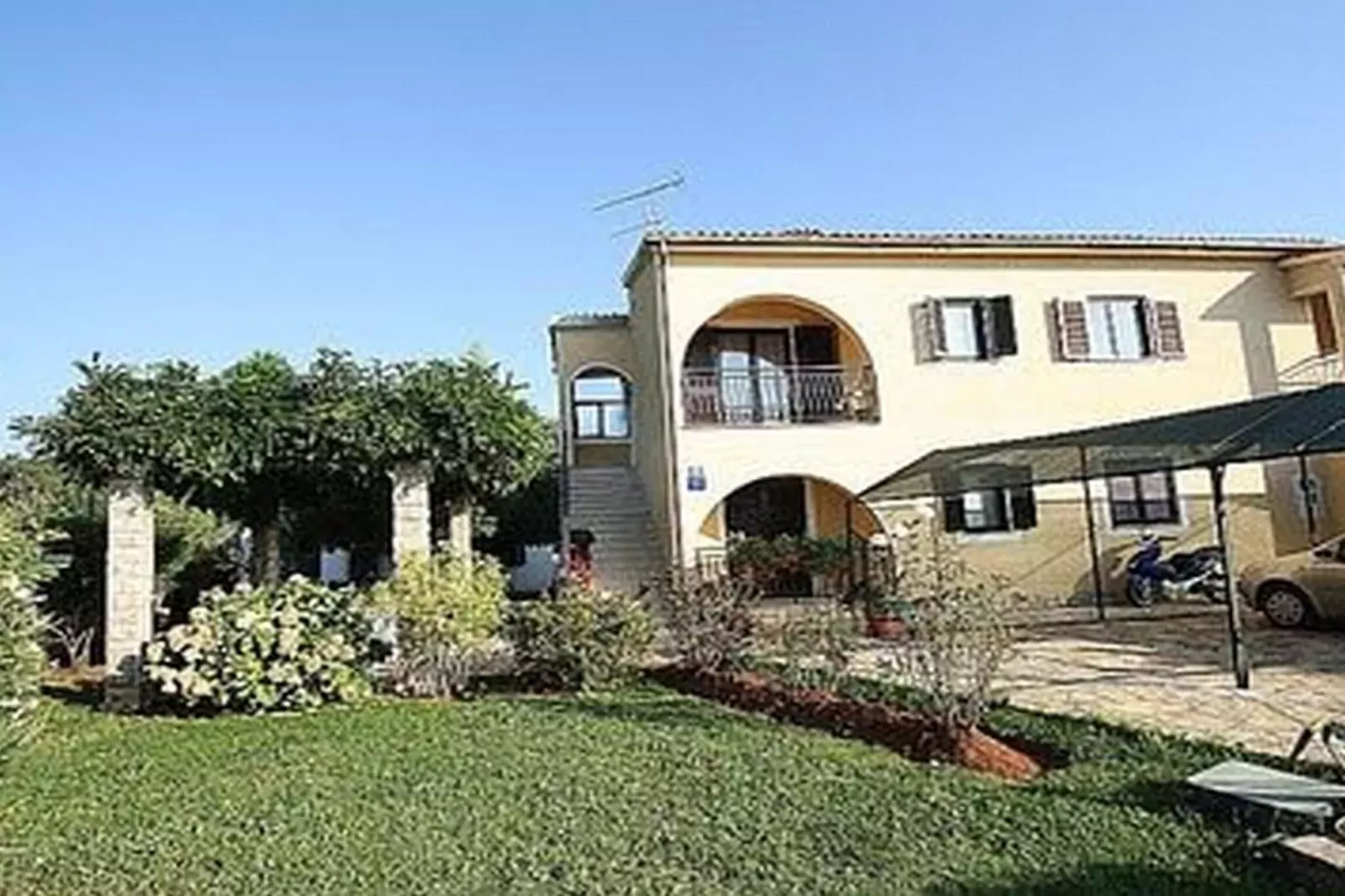 Apartment Bruna in Porec, Istria-Buitenkant zomer