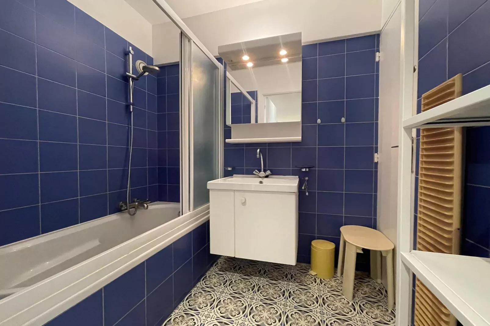 SIRENUSE I EN II I/0404 Rechtse lift-Badkamer