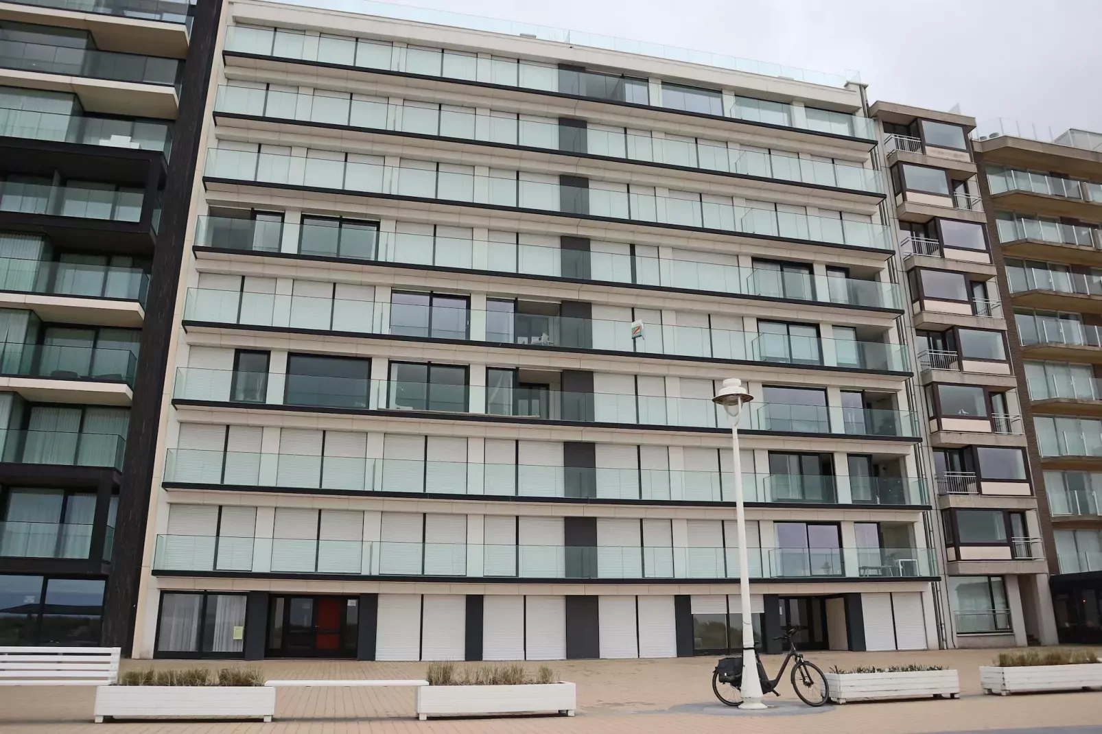 AMBASSADE 0501GAR-Buitenkant zomer