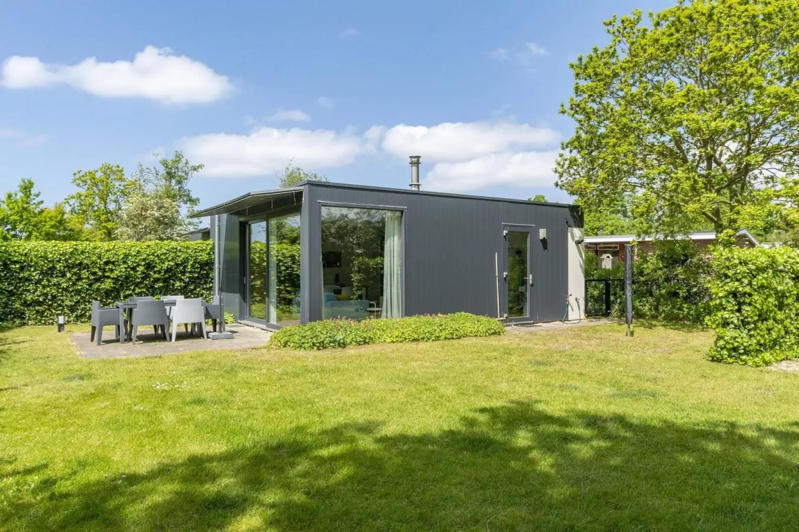 Bungalow Uitwaayer-Buitenkant zomer