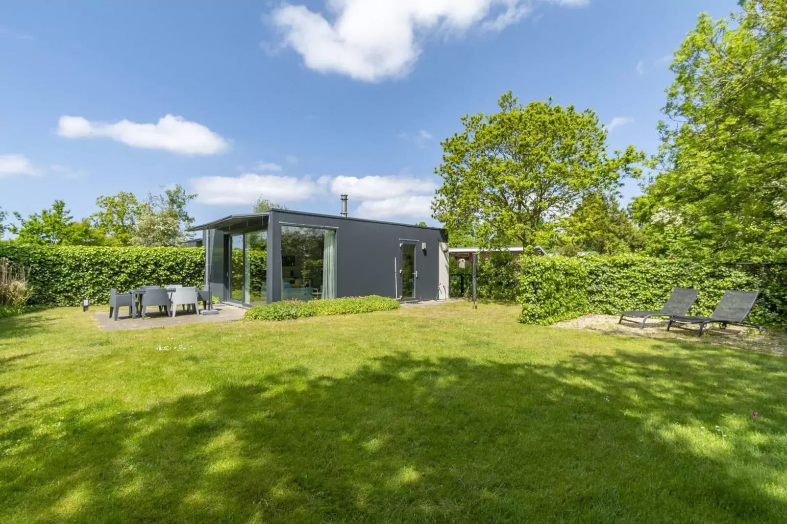 Bungalow Uitwaayer-Buitenkant zomer