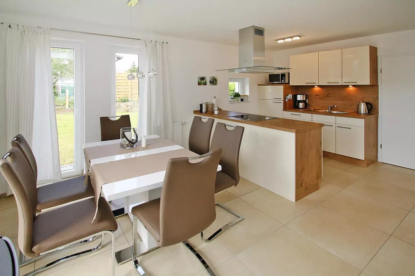 Ferienhaus Min Kaat-Eetkamer