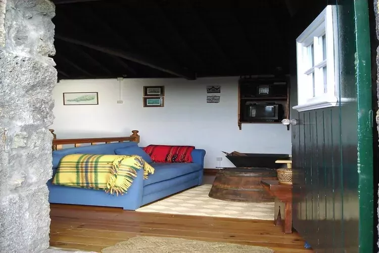 Holiday home in Praínha - Pico - Azores / Casa da Adega-Woonkamer