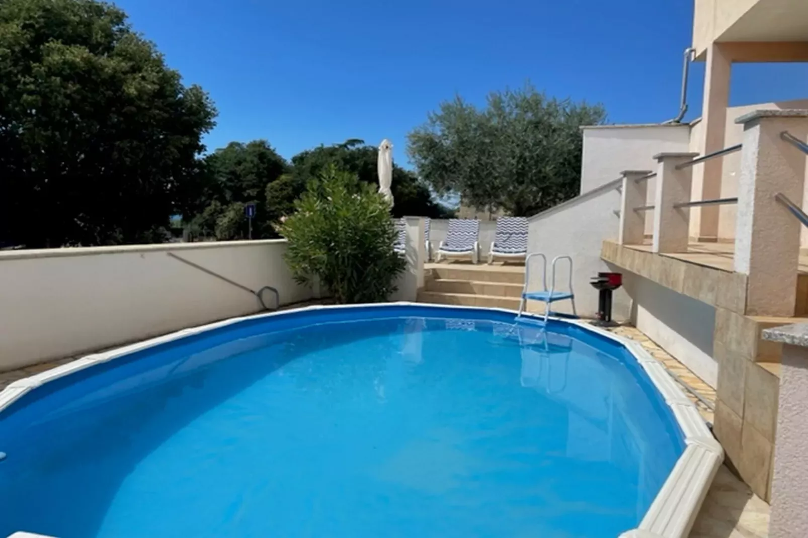 Apartment Panous 1-Zwembad