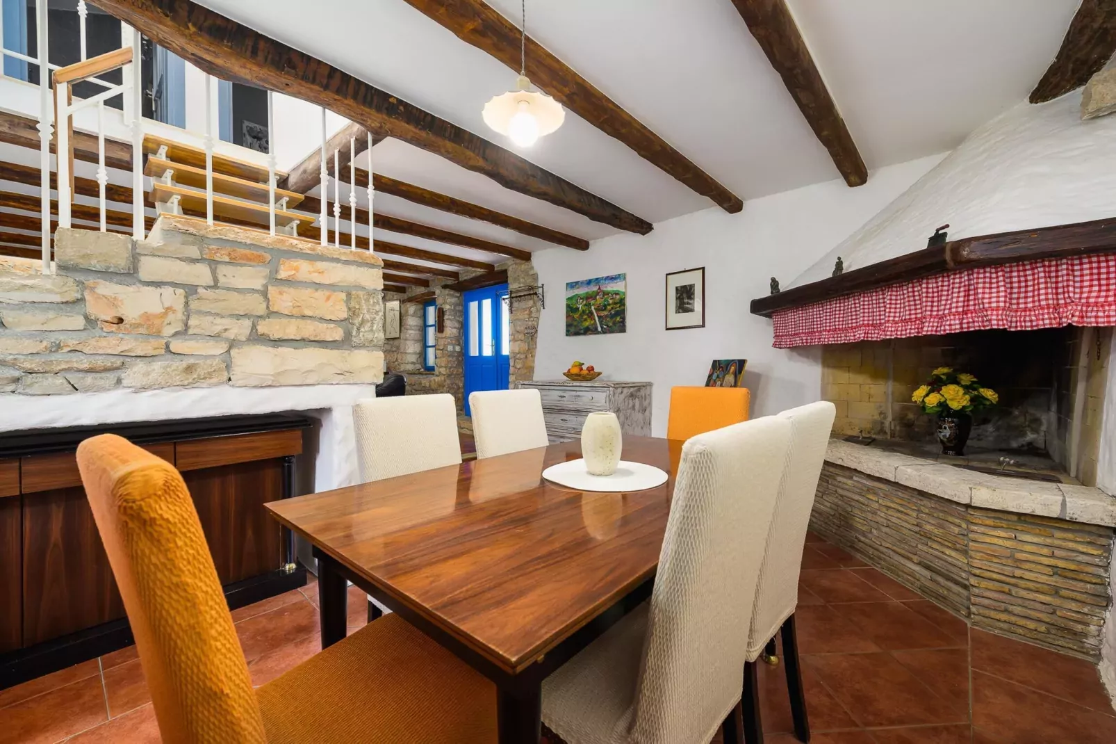 Casa Biguli-Eetkamer