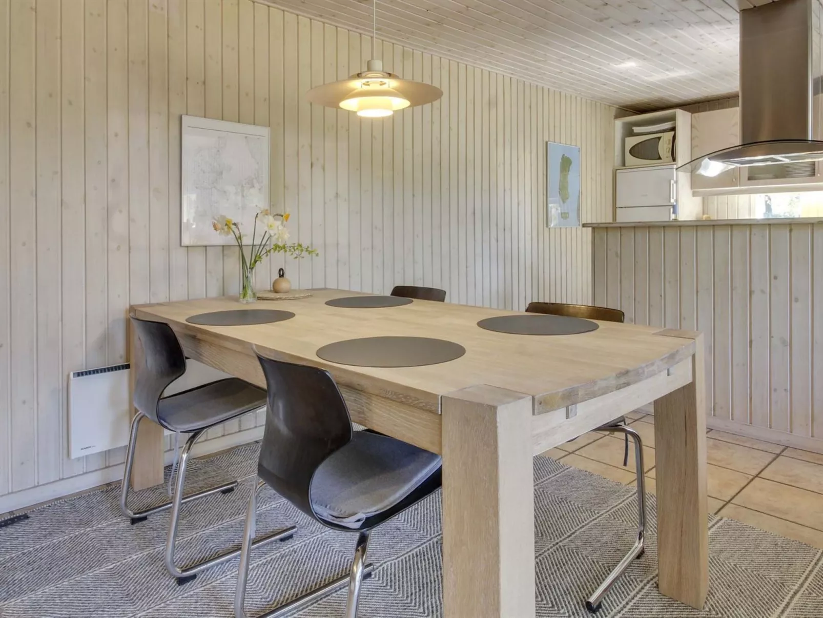 "Karri" - 1.1km from the sea-Binnen