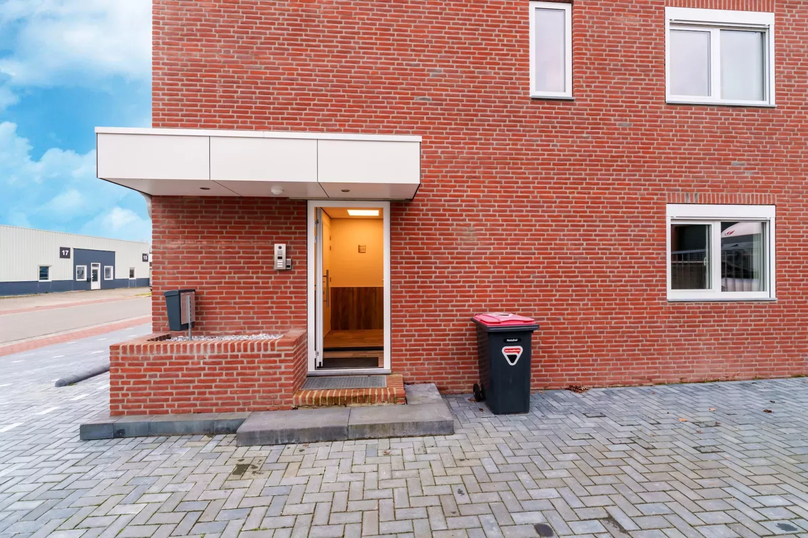 Edisonstraat - 6P-Buitenkant zomer