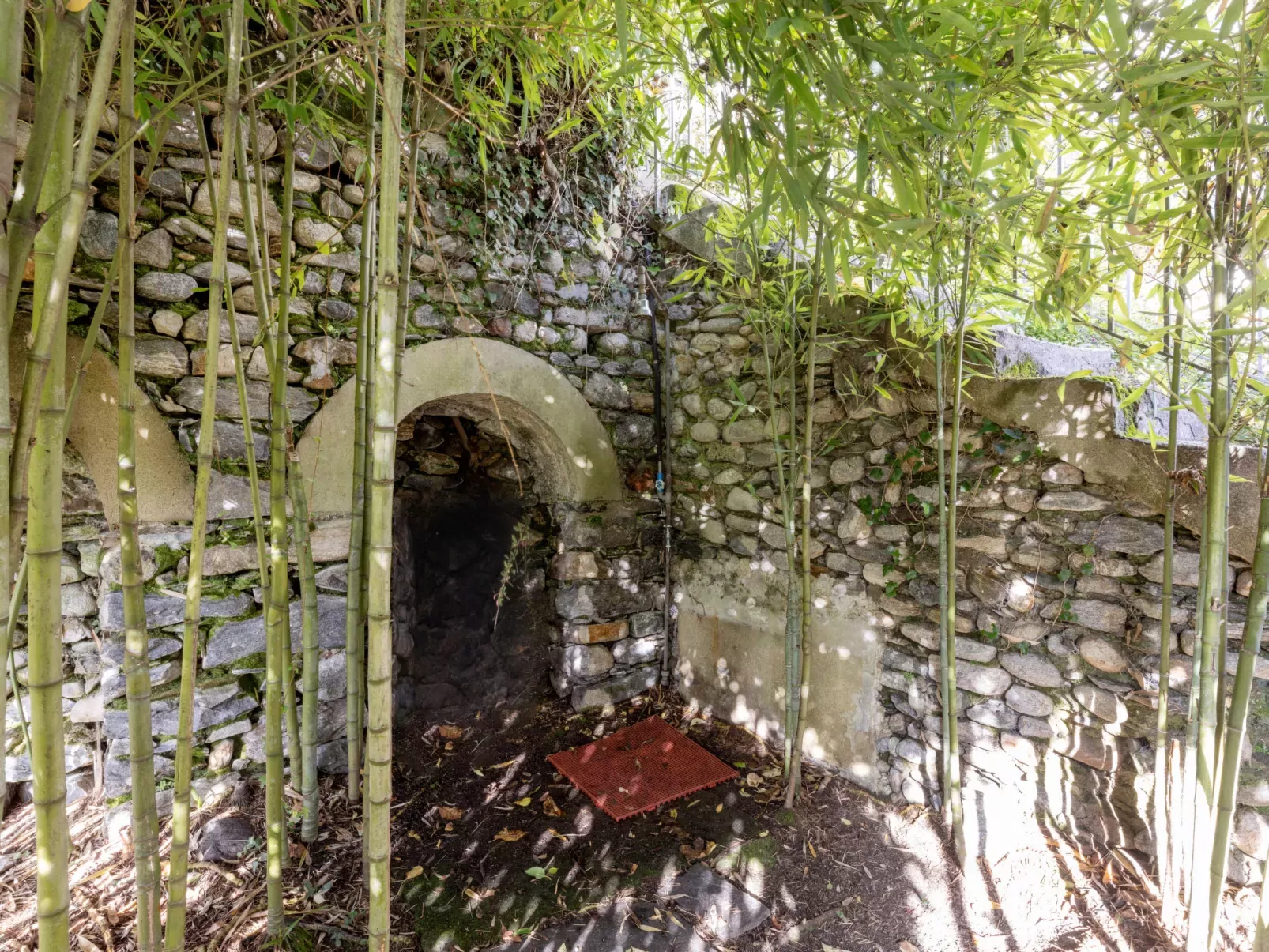 Egner- Apt.Steintisch-Buiten