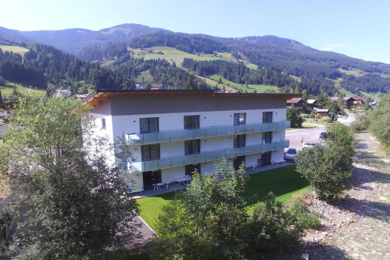 Alpine Lodge 2-Buitenkant zomer