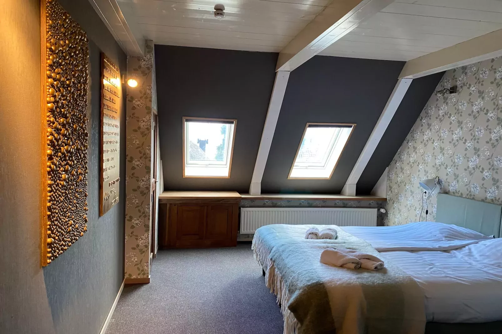 13-17 pax holiday home with separated apartments and gardens-Slaapkamer