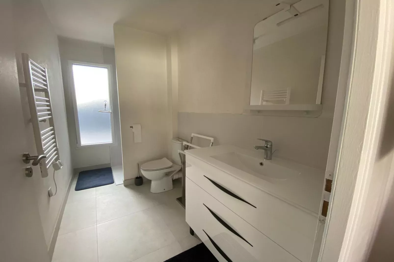 Charmant appartement indépendant-Badkamer