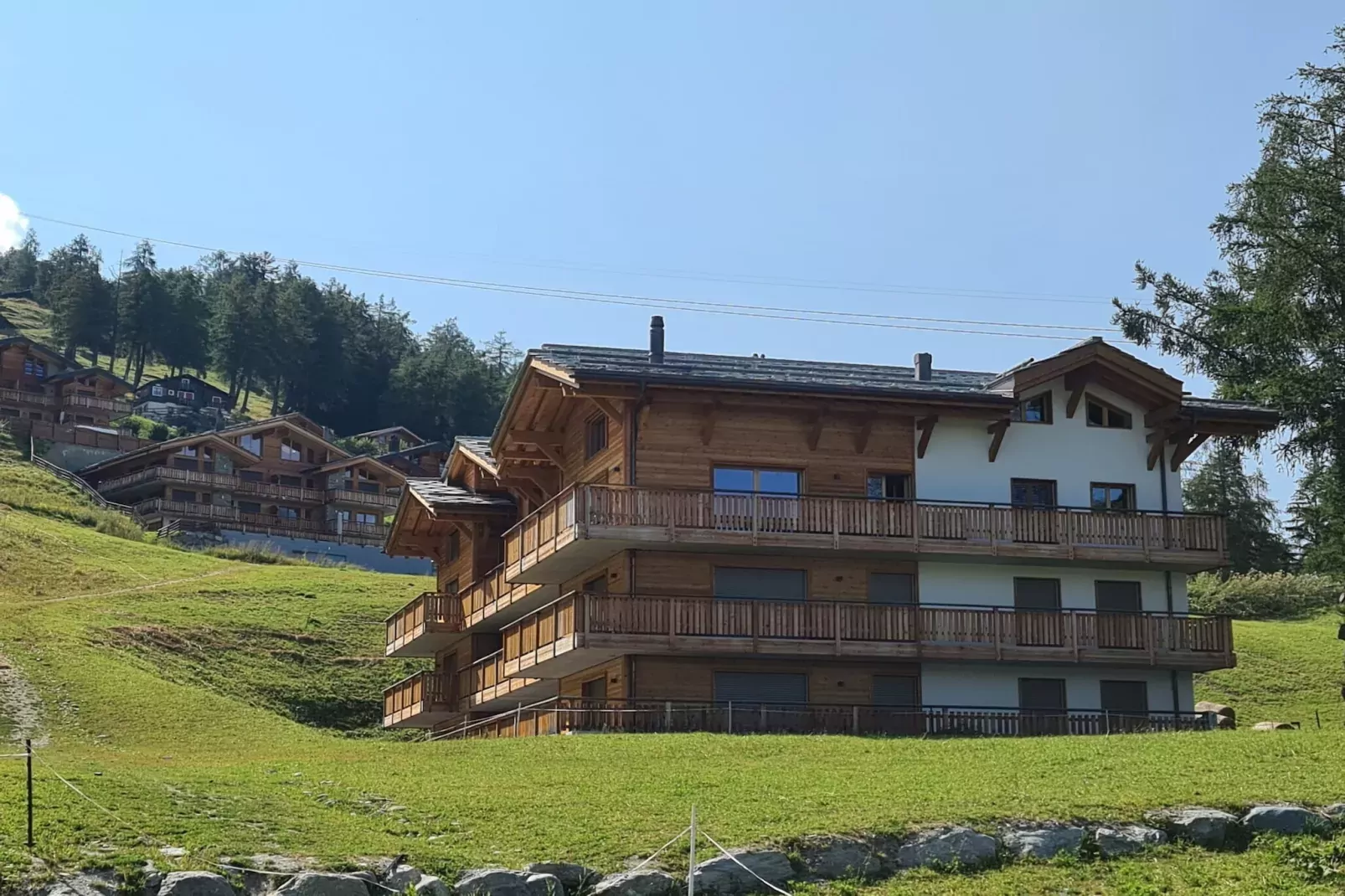 Les Mayens MB 011 - LUXURY apartment 6 pers-Buitenkant zomer