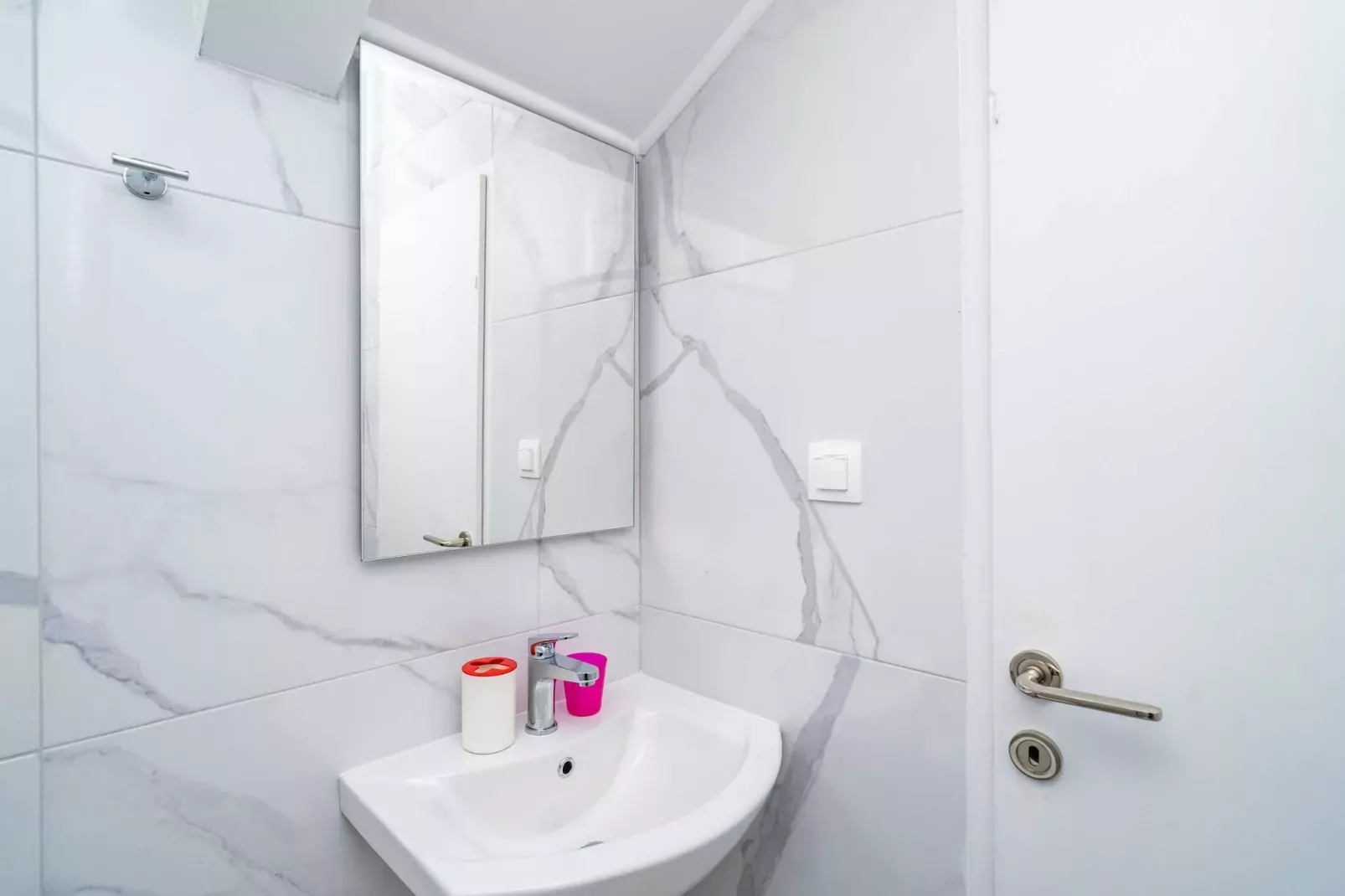 Guest House Daniela - Deluxe Double Room with Sea View - SOBA 7-Badkamer