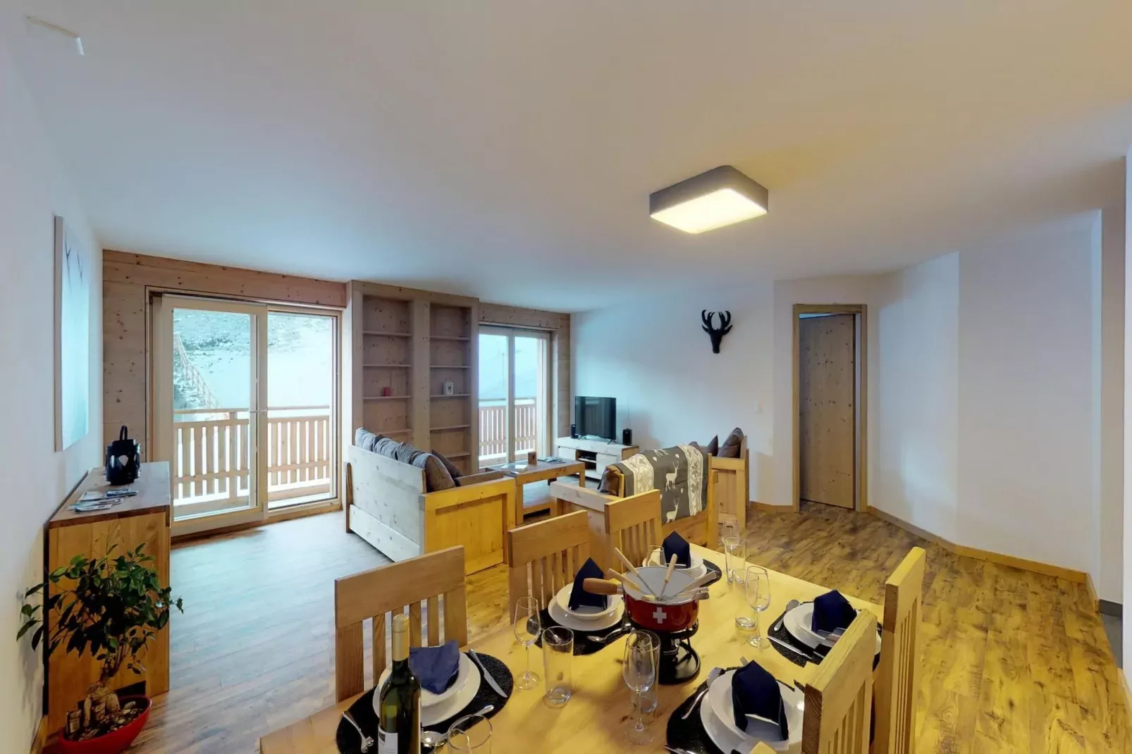 Les Mayens MB 011 - LUXURY apartment 6 pers-Eetkamer