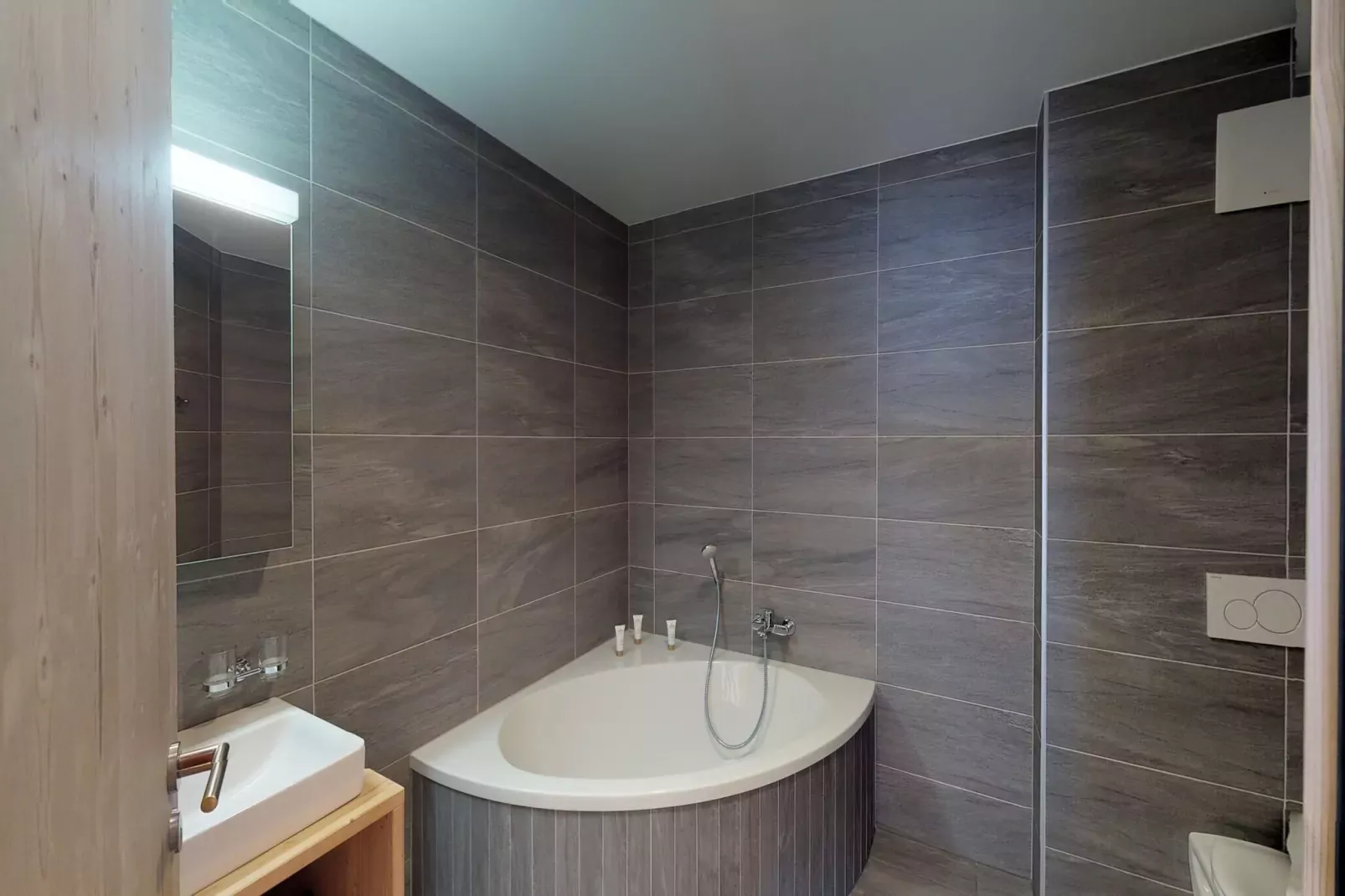 Les Mayens MB 011 - LUXURY apartment 6 pers-Badkamer
