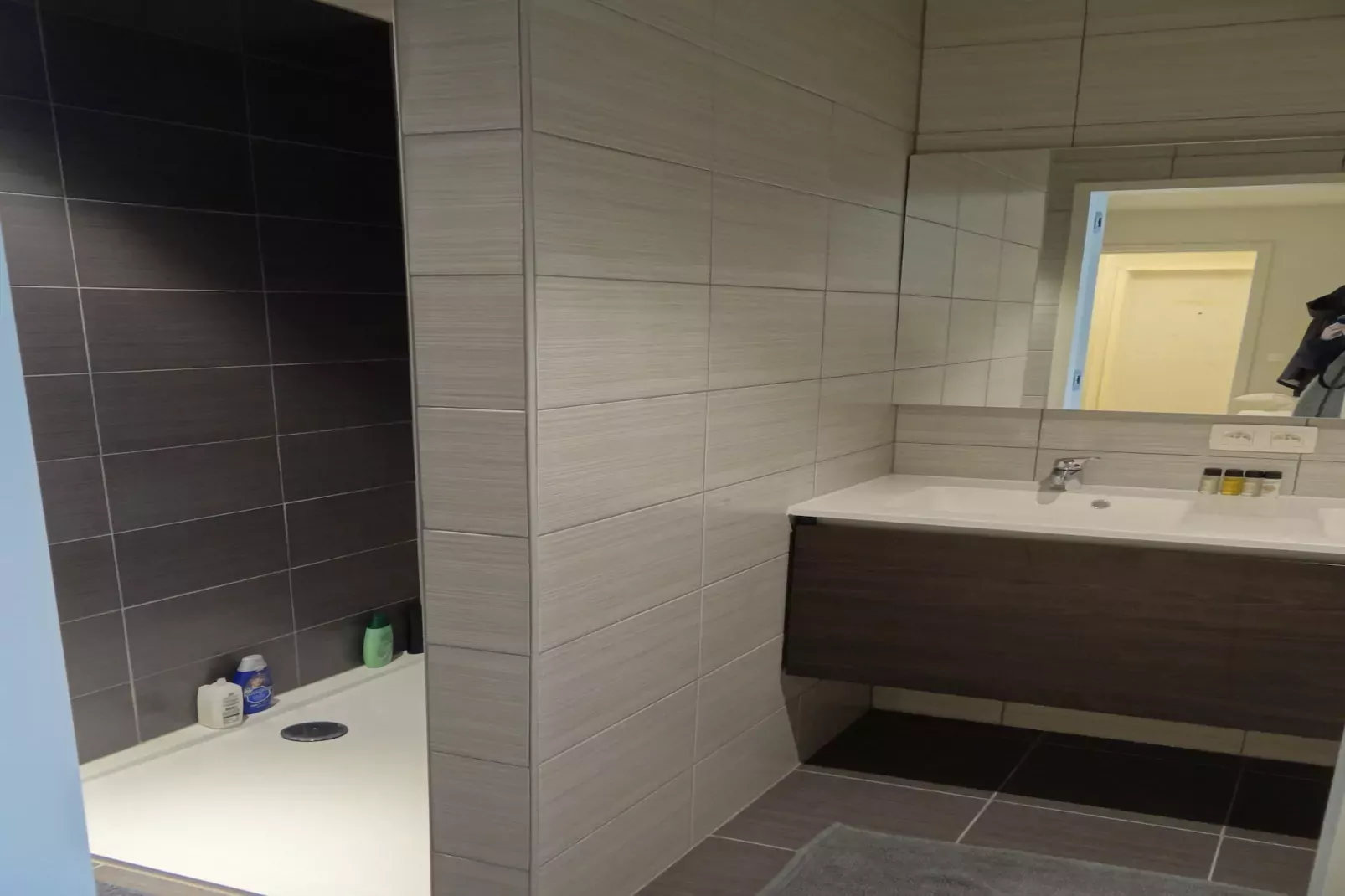 KARTHUIZER E4 0101PK-Badkamer