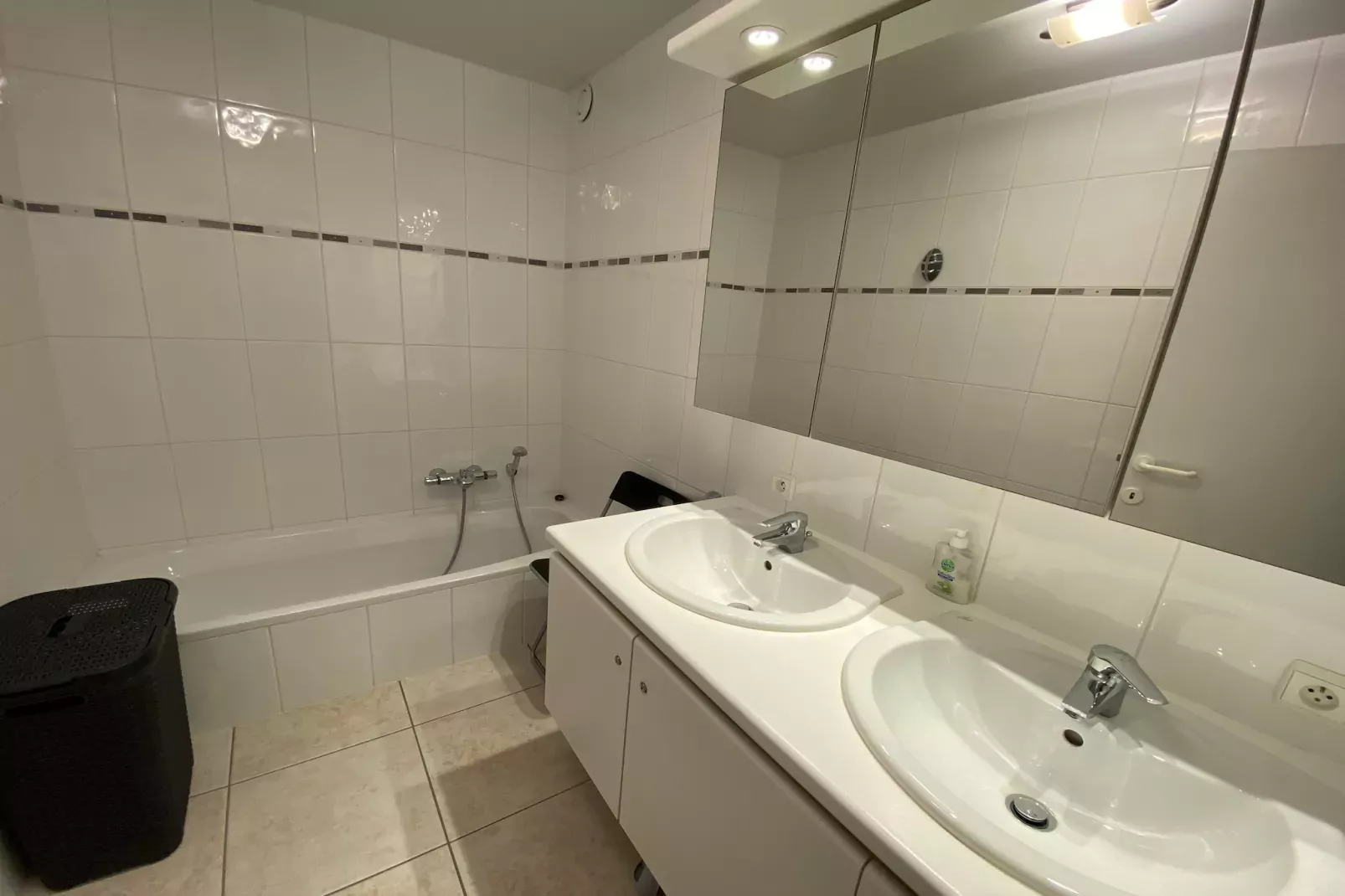 APOLLO XI 0102GAR-Badkamer