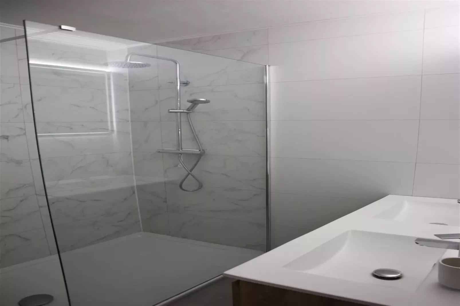 APOLLO V 602-Badkamer