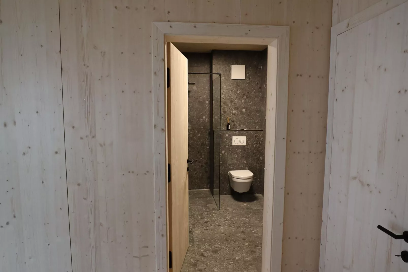 Penthouse in Mieders-Badkamer
