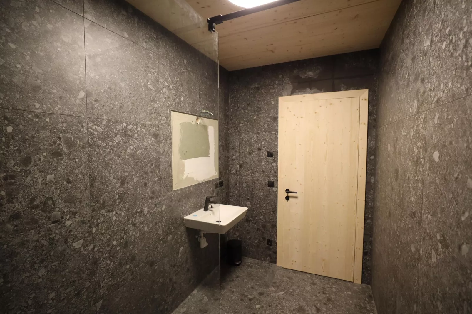 Penthouse in Mieders-Badkamer
