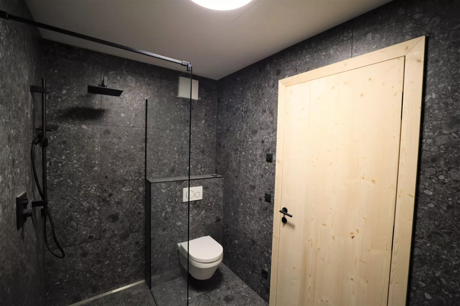 Penthouse in Mieders-Badkamer