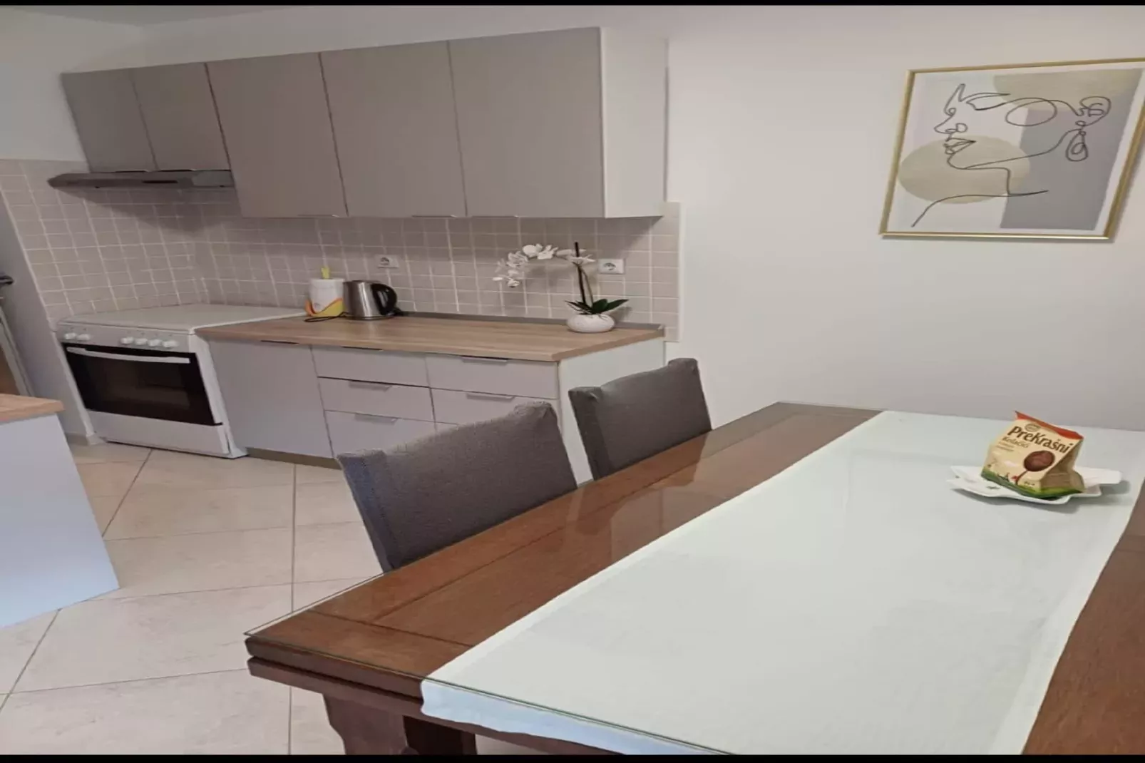 Apartment Alba - Three Bedroom Apartment with Loggia-Eetkamer