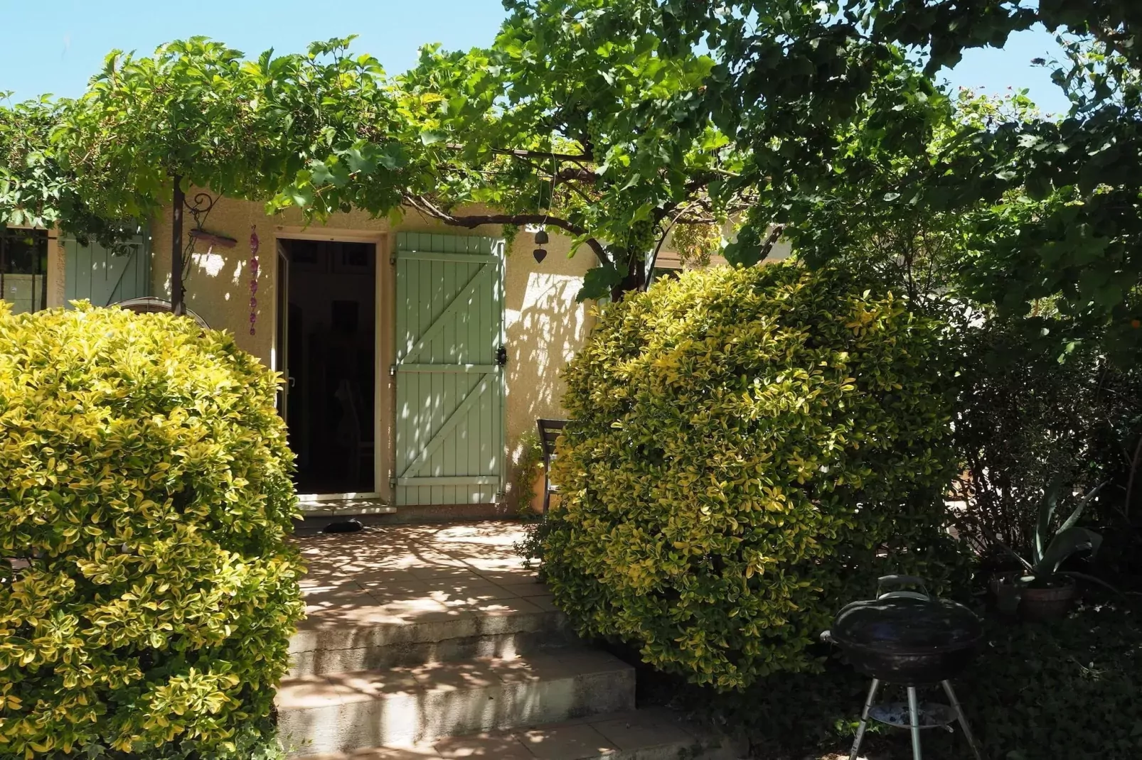 Ferienhaus in Vernègues-Tuinen zomer