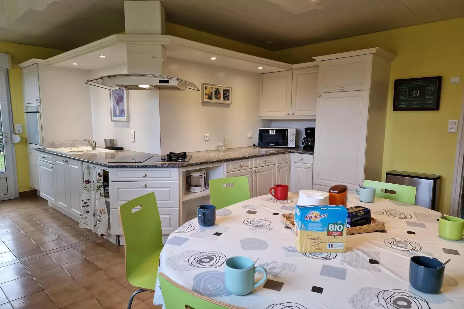 Holiday home Plougasnou-Eetkamer