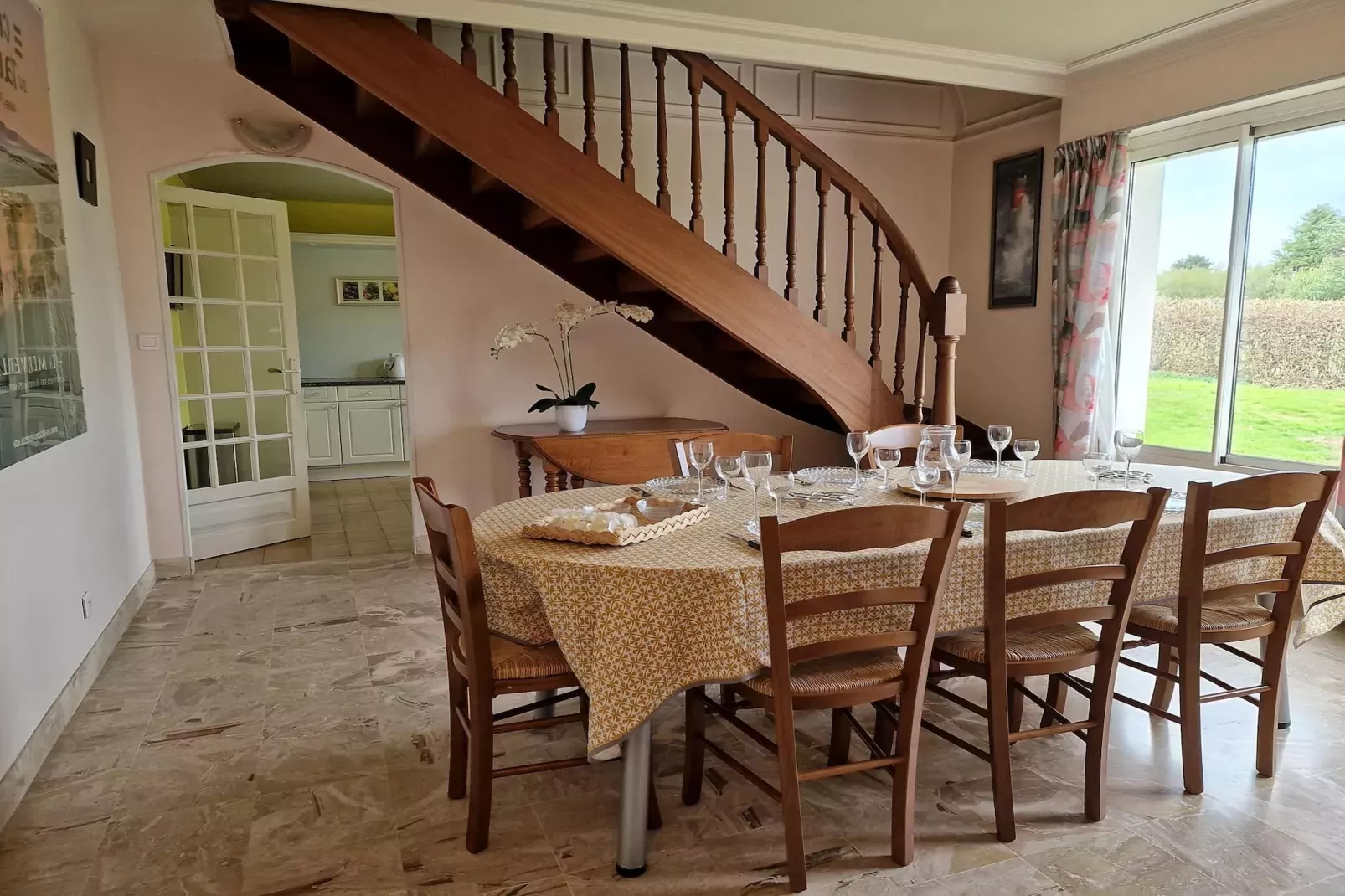 Holiday home Plougasnou-Eetkamer
