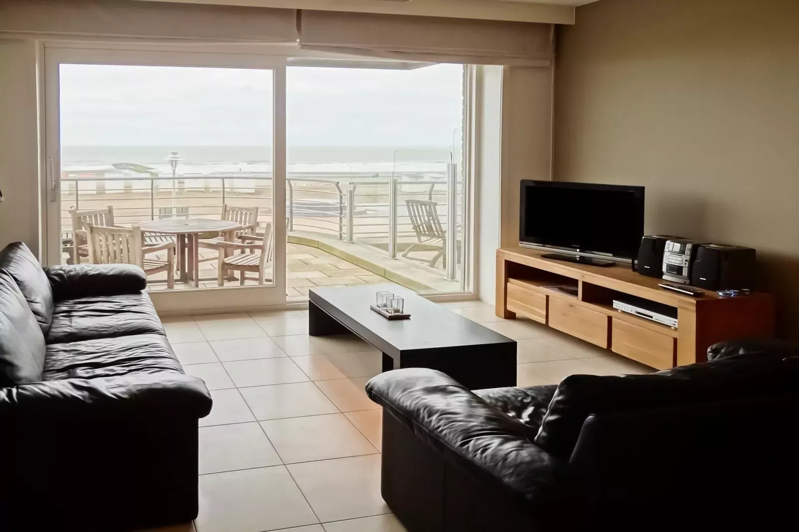 CASINO AB B0101GAR-Woonkamer