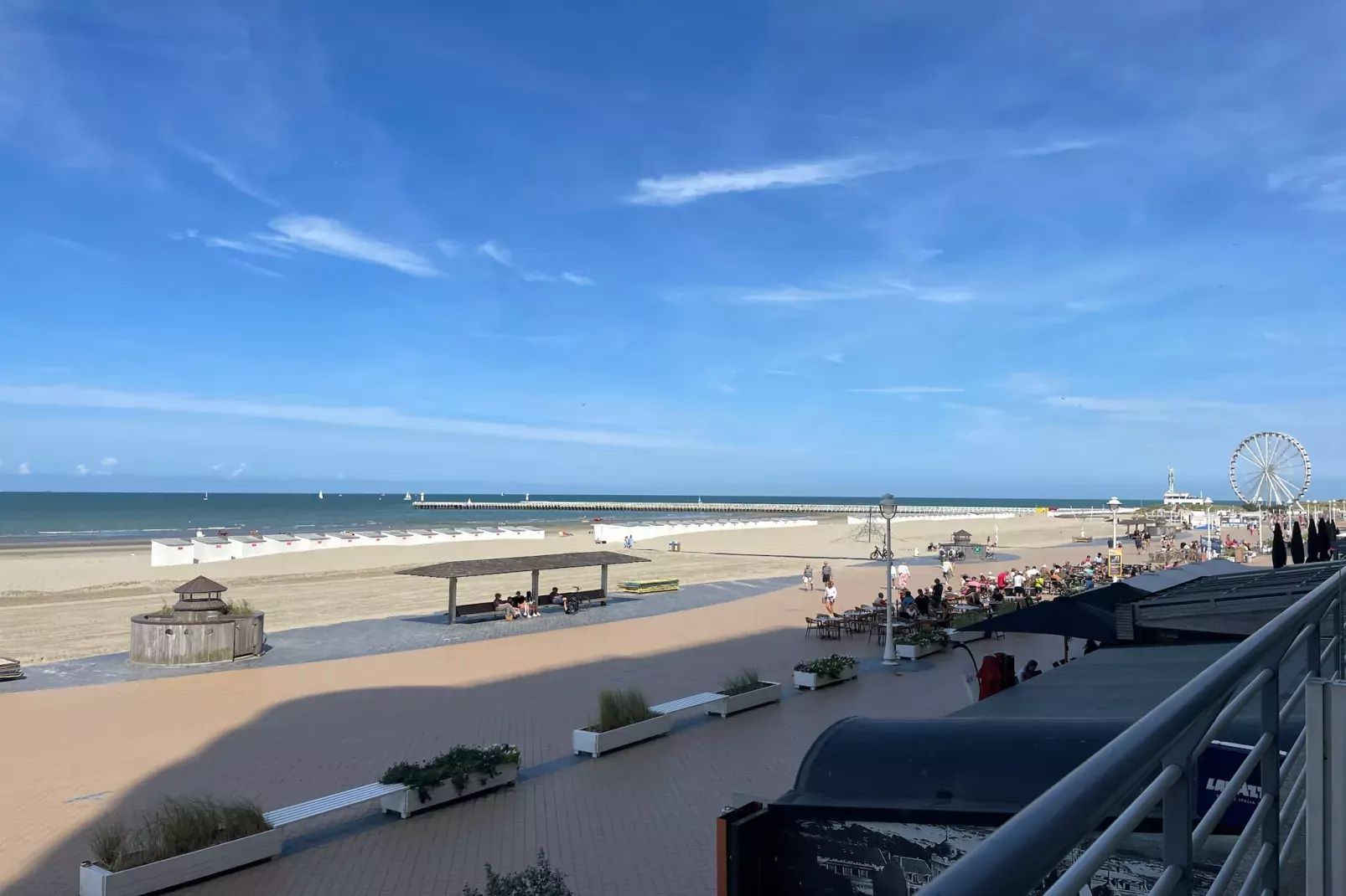 CASINO AB B0101GAR-Uitzicht zomer