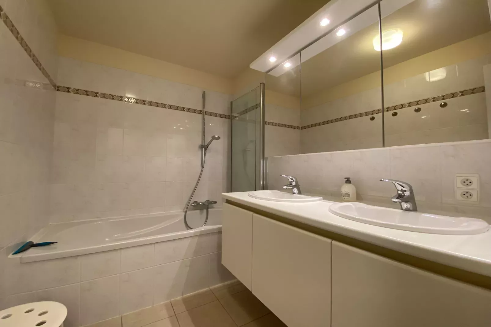 APOLLO X / 0405-Badkamer