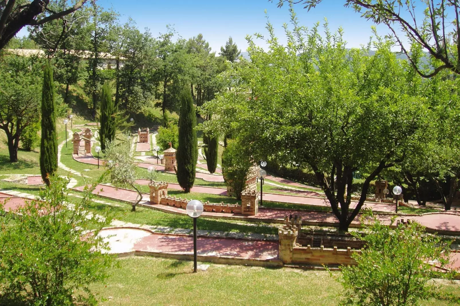 Residence La Ginestra, Montelparo-qaudrilo-Tuinen zomer