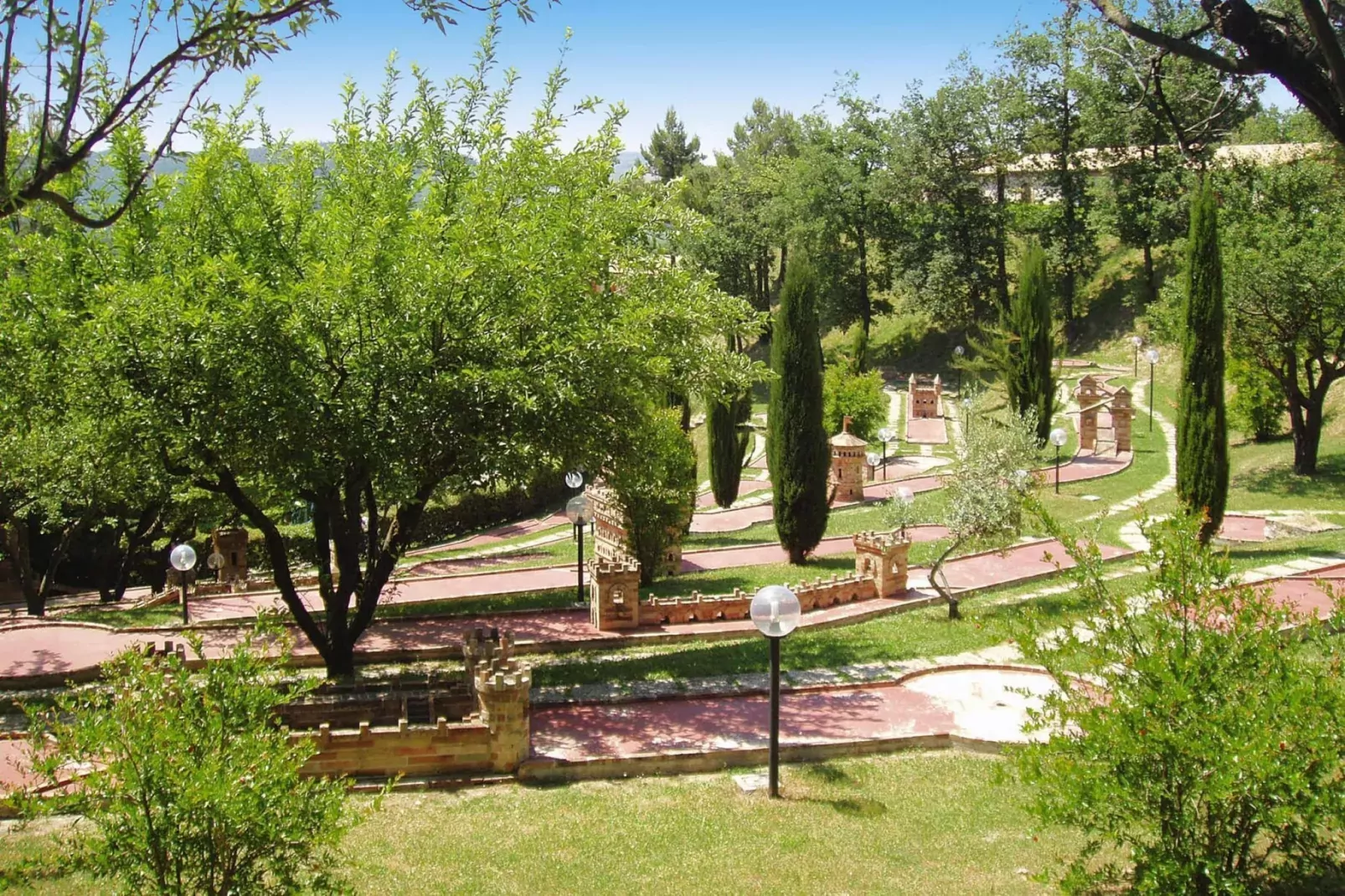 Residence La Ginestra, Montelparo-qaudrilo-Tuinen zomer