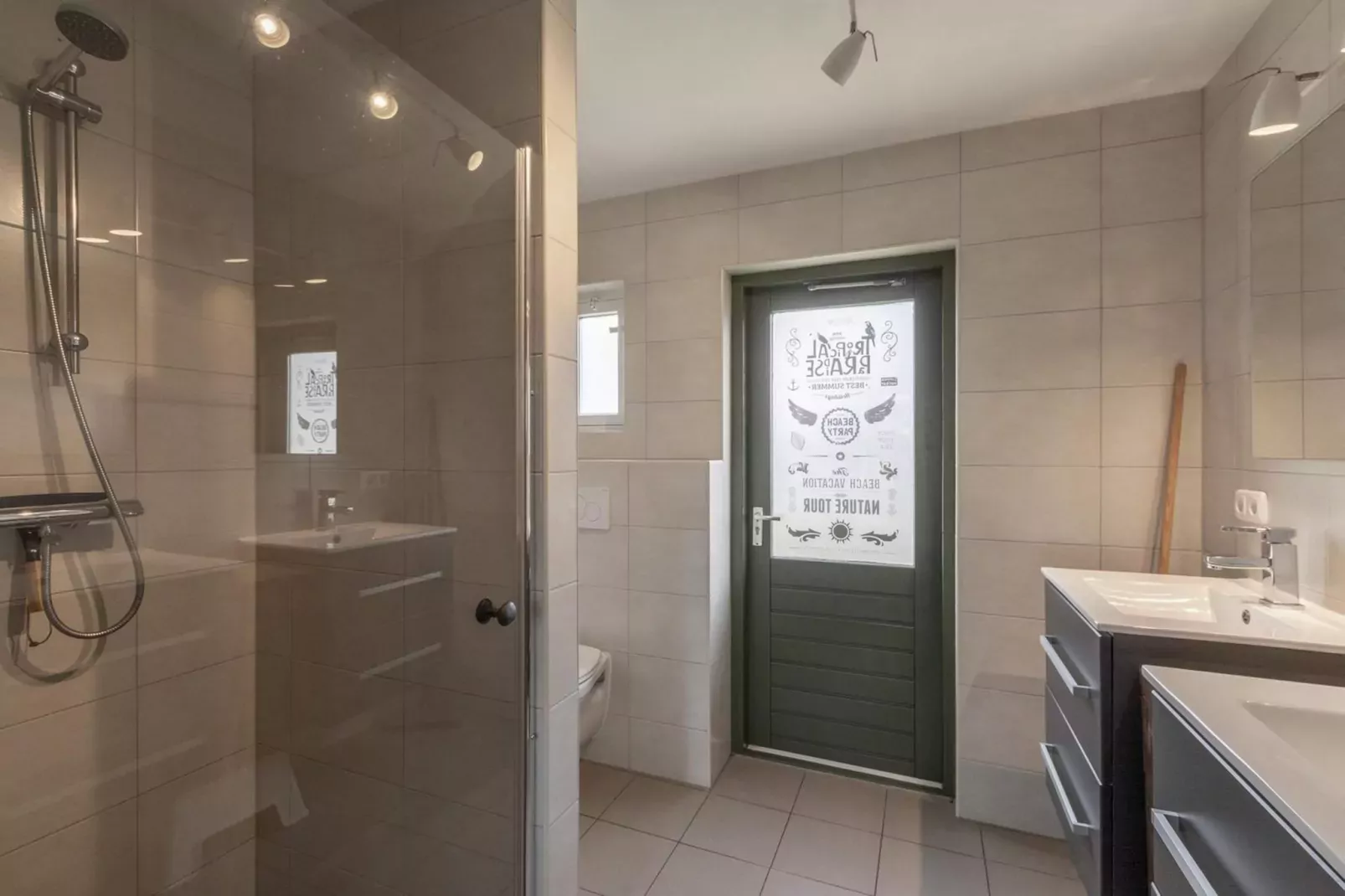 Villa Zuidwester-Badkamer